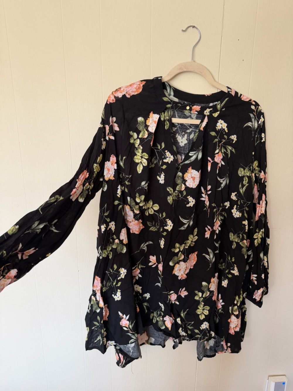 Black Floral V-Neck Long-Sleeve Dress